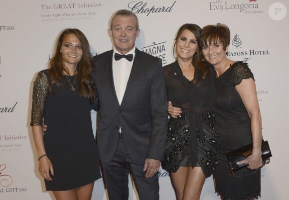 Karine Ferri, Pierre Lemarchal avec sa femme Laurence et sa fille Leslie, en mai 2013, à Paris 
