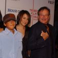  Robin Williams, avec sa fille Zelda, sa deuxi&egrave;me femme Marsha, son fils Cody, lors du festival de Tribeca en 2004 
