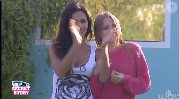 Leïla et Sara dans la quotidienne de Secret Story 8, sur TF1, le mardi 12 août 2014