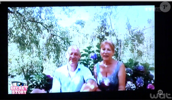 La mère et le frère de Nathalie dans la quotidienne de Secret Story 8, sur TF1, le mardi 12 août 2014