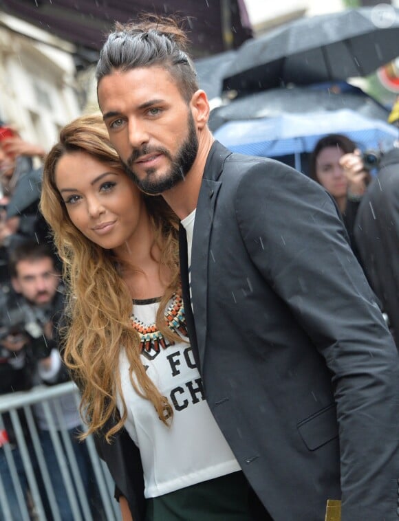 Nabilla Benattia et son compagnon Thomas Vergara au défilé Jean-Paul Gaultier à Paris, le 9 juilllet 2014.