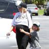 Exclusif - Christina Aguilera, très enceinte avec son fils Max se rendent au mini golf à Studio City, le 12 juillet 2014. 