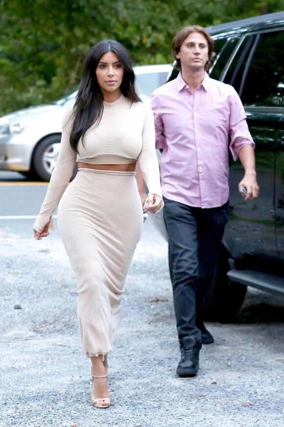 Kim Kardashian (et Jonathan Cheban) à Southampton, le 13 août 2014.