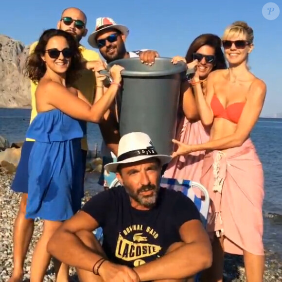 Nikos Aliagas, défié au Ice Bucket Challenge, accepte le challenge.