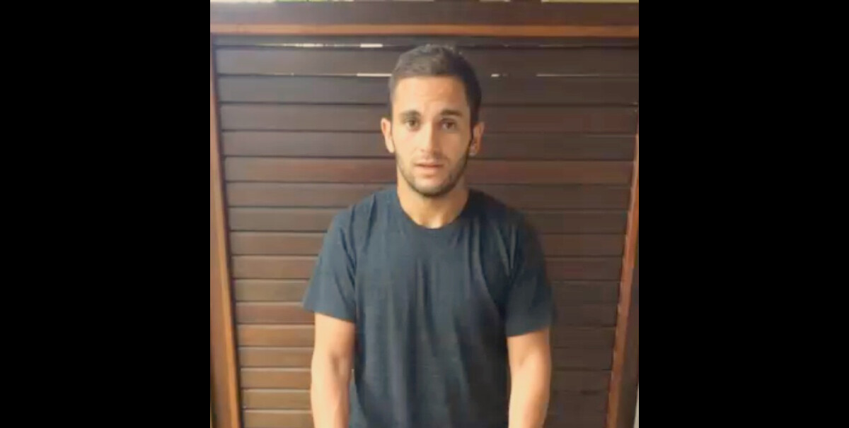 Vidéo Malik Bentalha, défié au Ice Bucket Challenge, accepte le