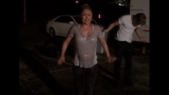 Hayden Panettiere, enceinte, fait l'Ice Bucket Challenge! Gare aux contractions!