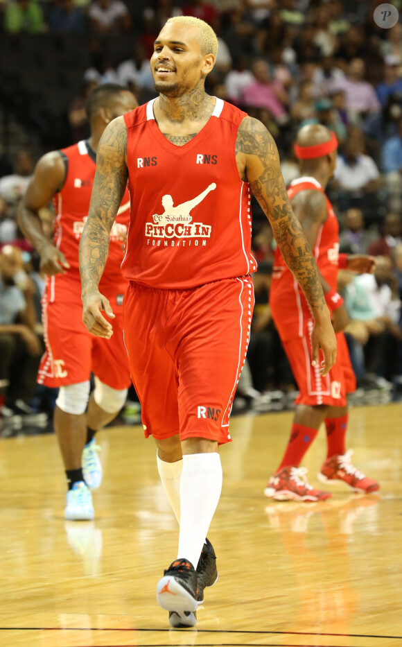 Chris Brown participe au match de basketball caritatif RN Summer Classic au Barclays Center. Brooklyn, le 21 août 2014.