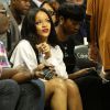 Rihanna assiste au match de basketball caritatif RN Summer Classic au Barclays Center. Brooklyn, le 21 août 2014.