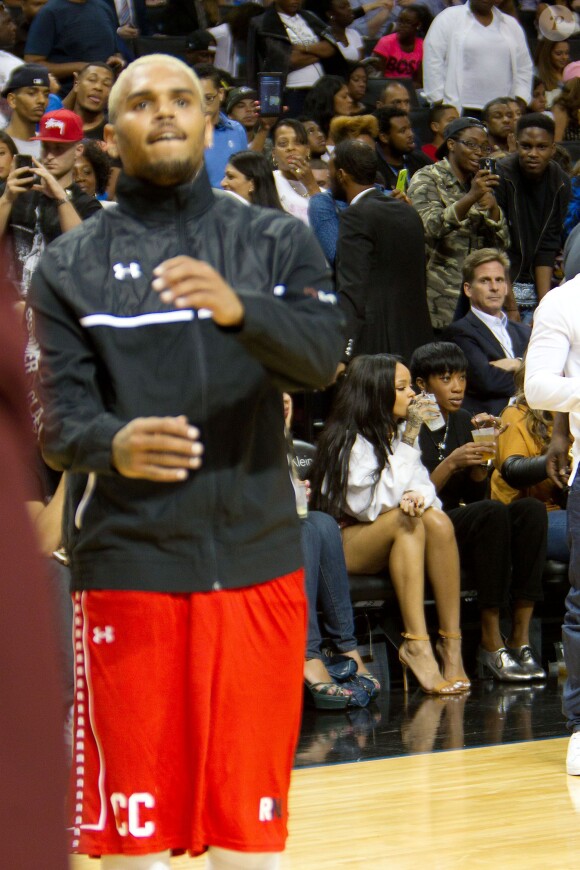 Rihanna assiste au match de basketball caritatif RN Summer Classic au Barclays Center. Son ex-petit ami Chris Brown y a participé. Brooklyn, le 21 août 2014.