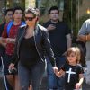 Kim Kardashian quitte les cinémas Edwards Calabasas Stadium 6 avec son neveu Mason Disick, habillée de lunettes Céline, d'un bomber et d'un t-shirt noir, d'un jean J Brand et de souliers Saint Laurent. Calabasas, le 19 août 2014.