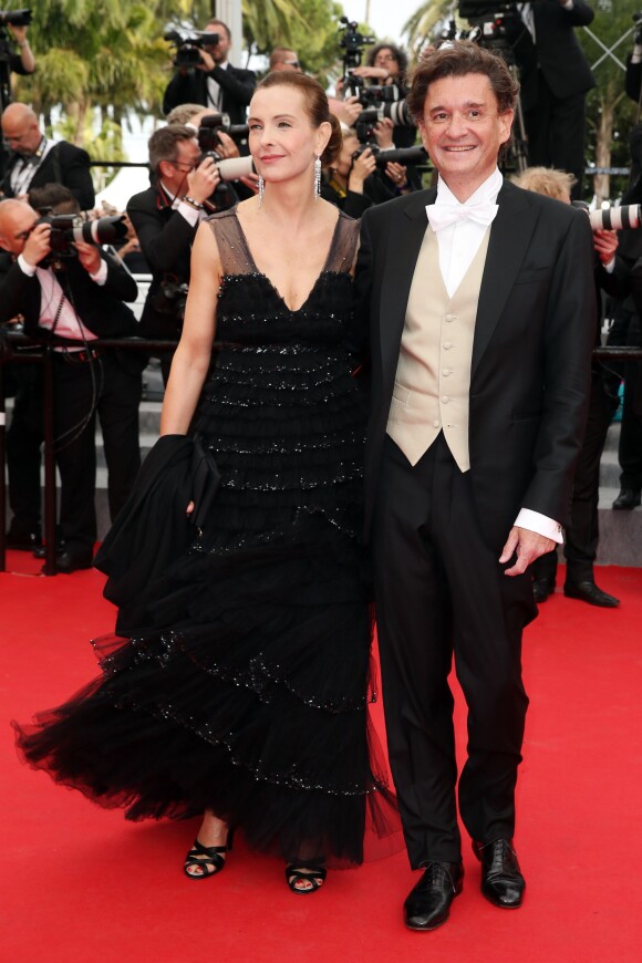 Carole Bouquet et son compagnon Philippe Sereys de Rothschild - Montée des marches du film "The Search" lors du 67e Festival du film de Cannes – Cannes le 21 mai 2014.