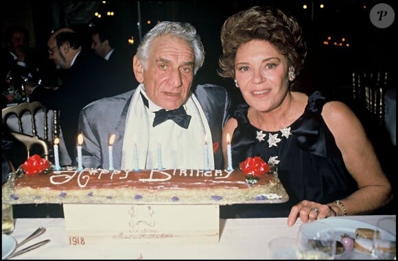 Archives - Léonard Bernstein fête ses 70 ans à paris en 1988 avec Philippine de Rothschild.