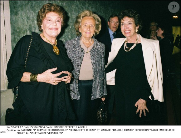 La baronne Philippine de Rothschild, Bernadette Chira et madame Danièle Ricard au château de Versailles. 2004.