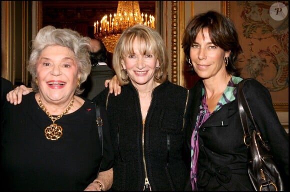 La Baronne Philippine de Rothschild accompagnée d'Eve Ruggieri et Christine Orban, en mars 2007 à Paris.