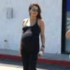 Mila Kunis, très enceinte, est allée déjeuner avec une amie après un cours de yoga à Los Angeles, le 23 août 2014.