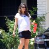 Exclusif - Mila Kunis enceinte se rend chez une amie à Beverly Hills, le 9 août 2014.