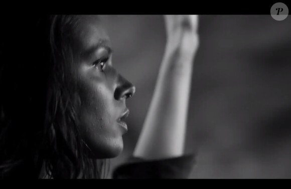 Image extrait du court métrage "La nuit", sur une idée originale de Shy'm. Réalisé par Stéphane Vallée - Produit par Hervé Humbert. Août 2014.