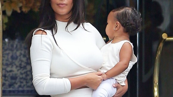 Kim Kardashian en virée avec son adorable North : Duo fashion et assorti