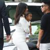 Kim Kardashian à la sortie de l'hôtel "Peninsula Beverly Hills" avec sa fille North à Beverly Hills, le 25 août 2014.