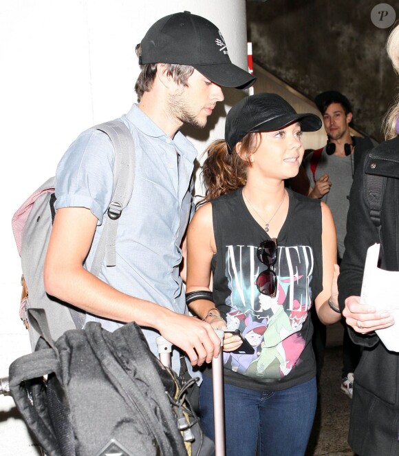 Sarah Hyland et son petit ami Matt Prokop arrivent à l'aéroport de LAX à Los Angeles, le 28 février 2014