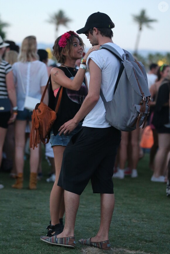 Sarah Hyland et son petit ami Matt Prokop lors du premier jour du Festival de Coachella, le 12 avril 2014.