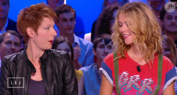 La nouvelle Miss météo du Grand Journal de Canal+, Raphaëlle Dupire, soutenue par Doria Tillier pour sa grande première. Le 25 août 2014.