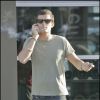 Orlando Bloom fume une cigarette à Los Angeles, le 19 juillet 2009.