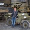 Brad Pitt (avec son alliance) lors d'un photocall pour le film fury au Tank Museum de Bovington, Dorset, le 28 août 2014.