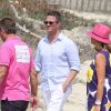 Ralf Schumacher débarque sur la plage de Pampelonne pour un déjeuner au Nikki Beach avec son épouse et ses amis, le 21 août 2014