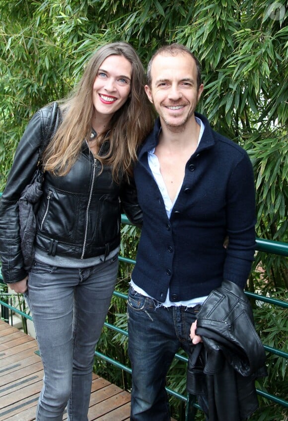 Calogero et sa compagne Marie Bastide, au Village Roland-Garros le 10 juin 2012 à Paris