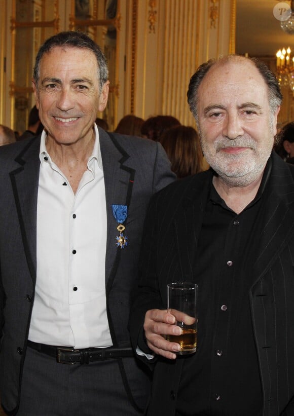 EXxclusif - Alain Chamfort et Michel Delpech, au ministère de la Culture à Paris, le 19 avril 2012