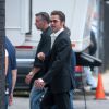 Brad Pitt, porte fièrement son anneau de mariage lors d'un tournage dans les rues de New York le 31 août 2014.