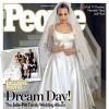 Les photos du mariage d'Angelina Jolie et Brad Pitt en couverture du magazine People.