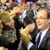 Bain de foule pour François Hollande, lors de son grand meeting à Rennes, le mercredi 4 avril 2012.