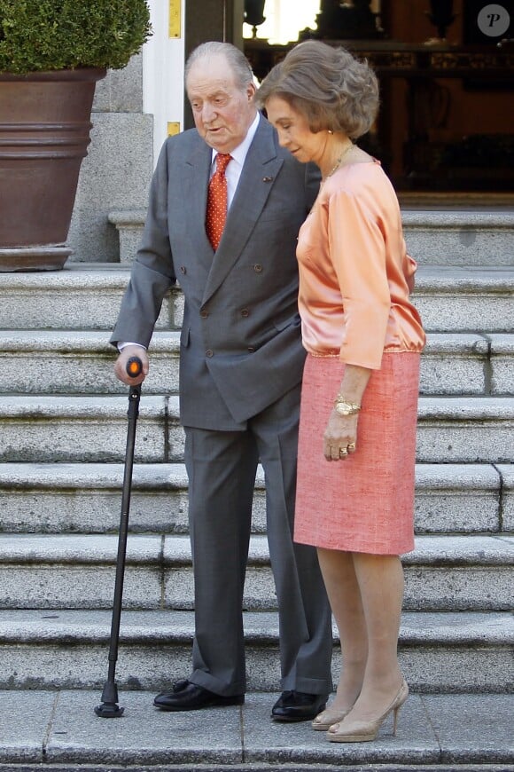 Le roi Juan Carlos et la reine Sofia d'Espagne lors de la réception du roi Willem-Alexander et de la reine Maxima des Pays-Bas au palais de la Zarzuela à Madrid le 18 septembre 2013