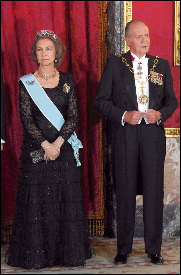 La reine Sofia d'Espagne et le roi Juan Carlos Ier d'Espagne lors de la réception à Madrid de la présidente argentine Cristina Fernandez en février 2009