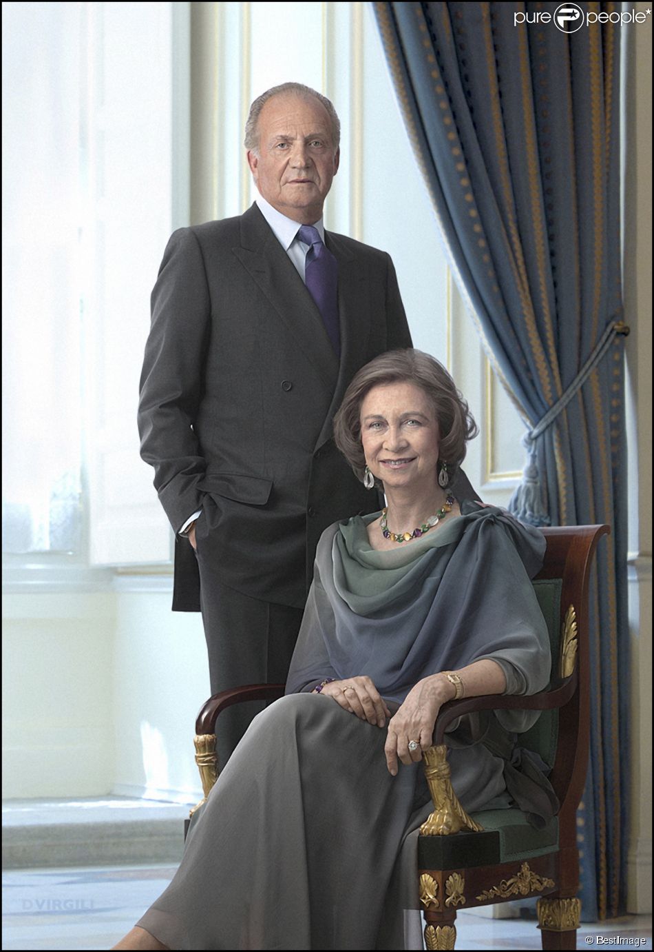  Le roi Juan Carlos Ier et la reine Sofia d&#039;Espagne, portrait officiel en mars 2007 à la Zarzuela, à Madrid 