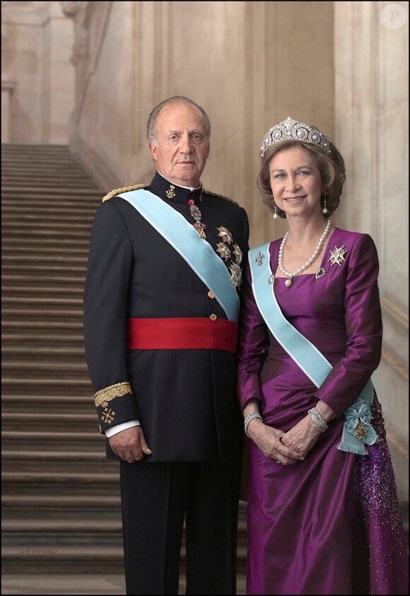 Le roi Juan Carlos Ier et la reine Sofia d'Espagne, photo officielle en mars 2007 à la Zarzuela, à Madrid