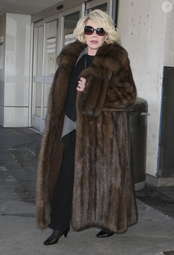 Joan Rivers à l'aéroport de Los Angeles le 22 février 2013