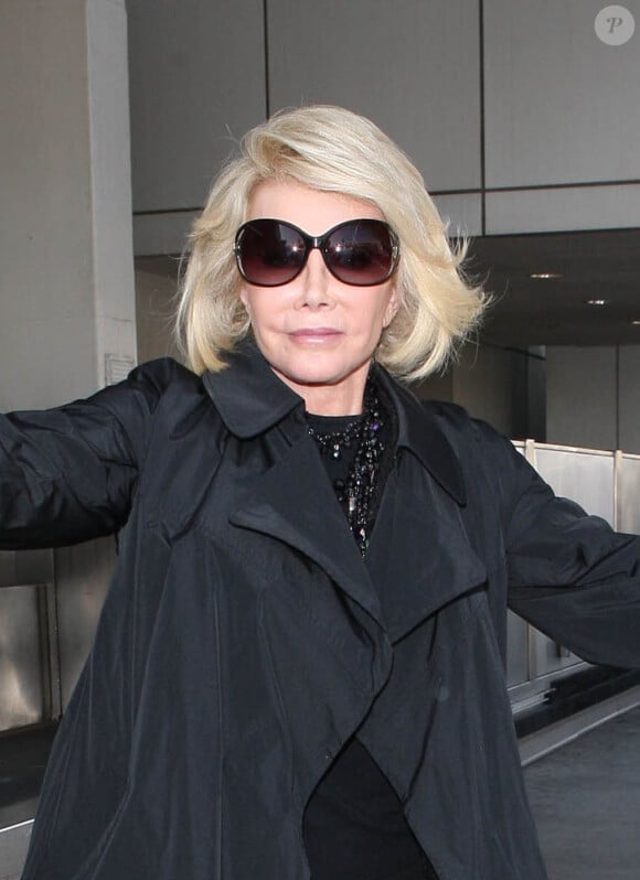 Joan Rivers à l'aéroport LAX de Los Angeles, le 3 octobre 2012