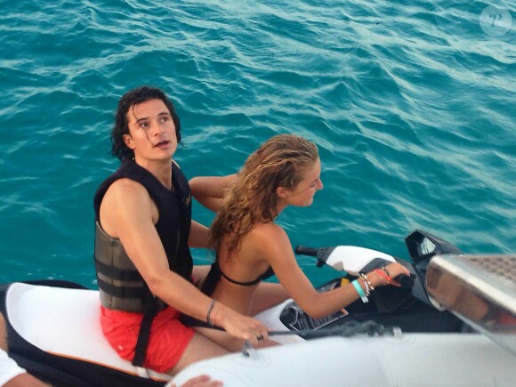 Exclusif - L'acteur Orlando Bloom, en vacances à Ibiza, avec la jeune Lykke Glommen, le 6 août 2014.