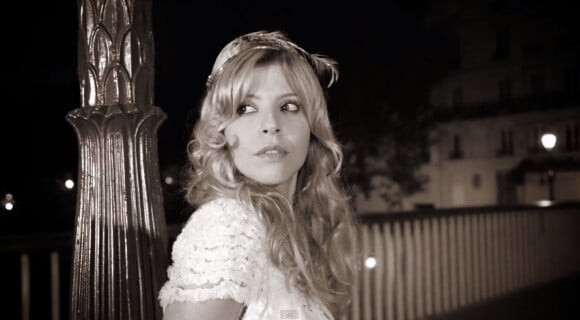La chanteuse Najoua Belyzel dans le clip "Rendez-vous", paru le 7 septembre 2014.