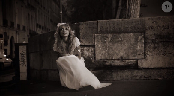 Najoua Belyzel dans le clip "Rendez-vous", paru le 7 septembre 2014.