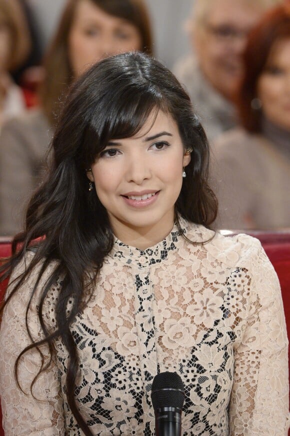 La chanteuse Indila, dans Vivement Dimanche, le mercredi 15 janvier 2014