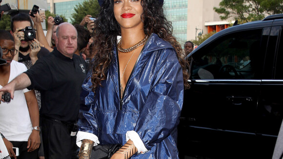 Fashion Week : Rihanna, icône mode sexy pour assister aux défilés