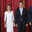 Le roi Felipe VI et la reine Letizia d'Espagne recevaient le 8 septembre 2014 à déjeuner au palais du Pardo, à Madrid, le président du Panama, Juan Carlos Varela, et sa femme la journaliste Lorena Castillo.