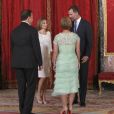Le roi Felipe VI et la reine Letizia d'Espagne recevaient le 8 septembre 2014 à déjeuner au palais du Pardo, à Madrid, le président du Panama, Juan Carlos Varela, et sa femme la journaliste Lorena Castillo.