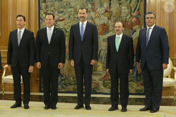 Le roi Felipe VI d'Espagne reçoit en audience le président de la République du Panama Juan Carlos Varela à la Zarzuela, à Madrid, le 8 septembre 2014