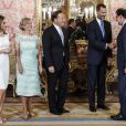  Le roi Felipe VI et son épouse la reine Letizia d'Espagne recevaient le 8 septembre 2014 à déjeuner au palais du Pardo, à Madrid, le président du Panama, Juan Carlos Varela, et sa femme la journaliste Lorena Castillo. 