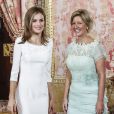  Letizia et Lorena, un duo qui a du style ! Le roi Felipe VI et son épouse la reine Letizia d'Espagne recevaient le 8 septembre 2014 à déjeuner au palais du Pardo, à Madrid, le président du Panama, Juan Carlos Varela, et sa femme la journaliste Lorena Castillo. 